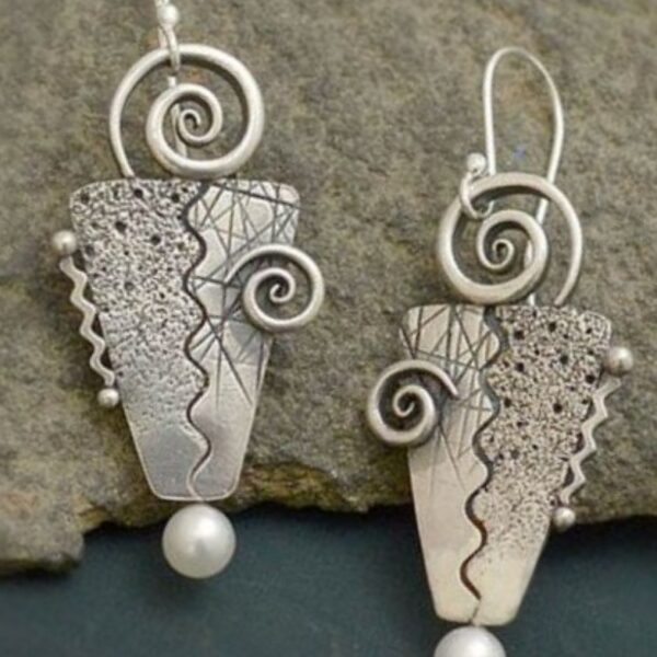Retro Inverted Triangle Pearl Geometric Wave Shape Earrings